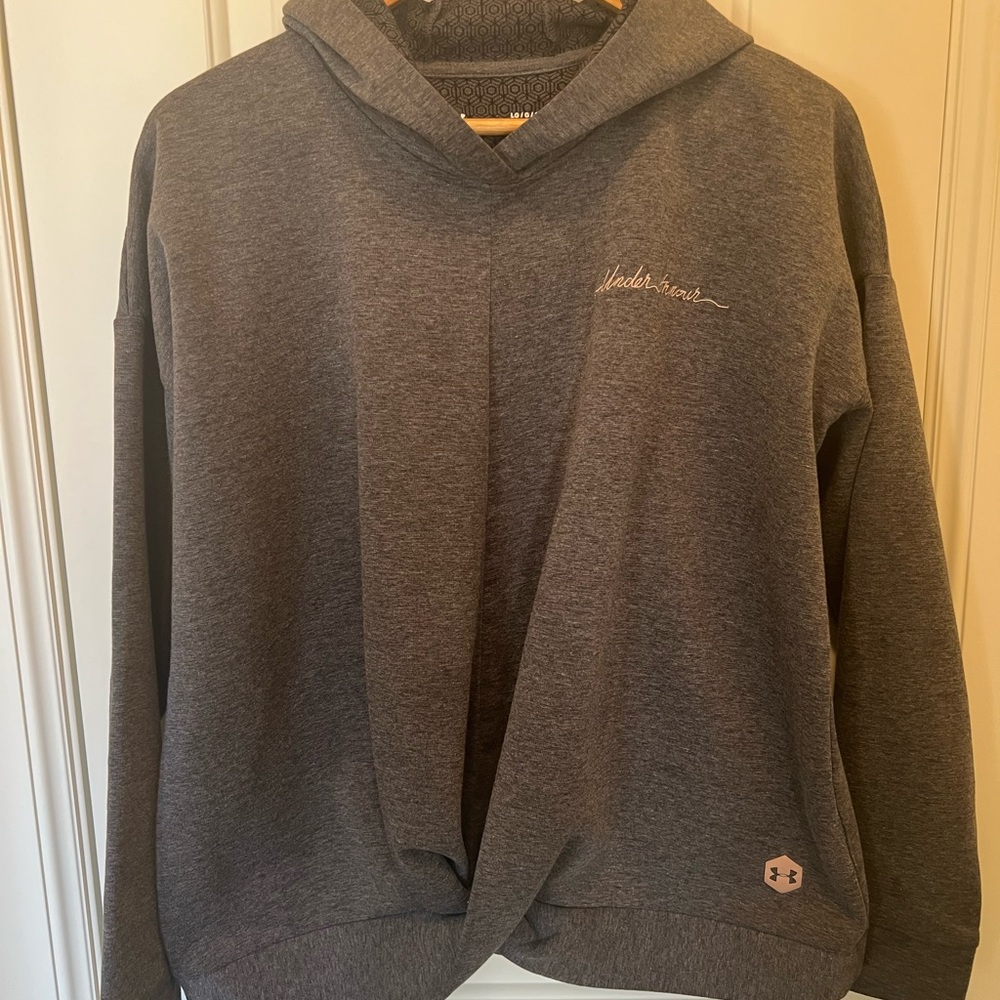 Under Armour Wrap Pullover Hoodie. Size L